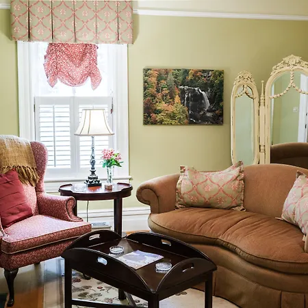 Oak Hill On Love Lane Bed And Breakfast Inn-2